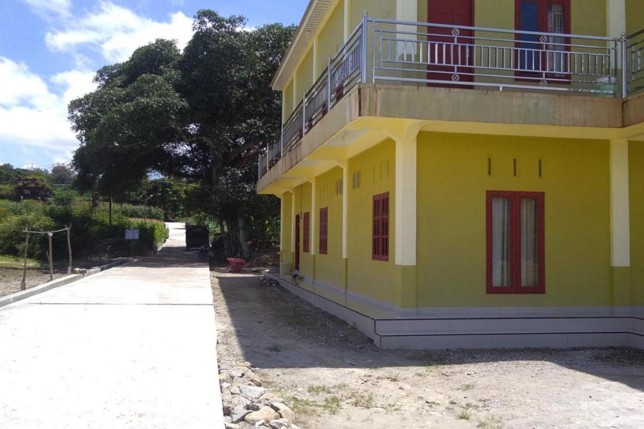 Hotel Anugrah Situngkir 3 Near Creative Hub Pangururan Samosir Redpartner Sinapuran Exterior photo