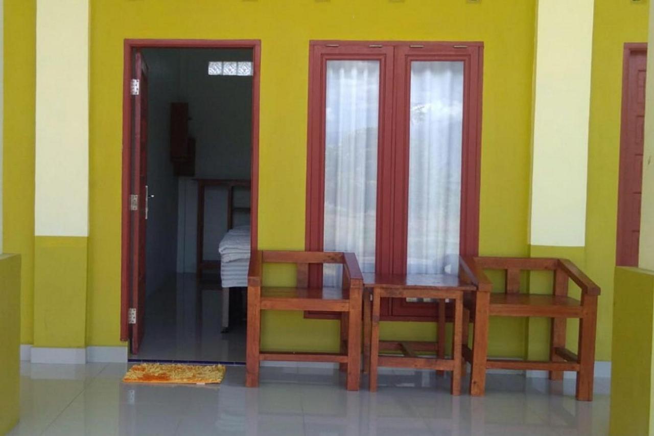 Hotel Anugrah Situngkir 3 Near Creative Hub Pangururan Samosir Redpartner Sinapuran Exterior photo